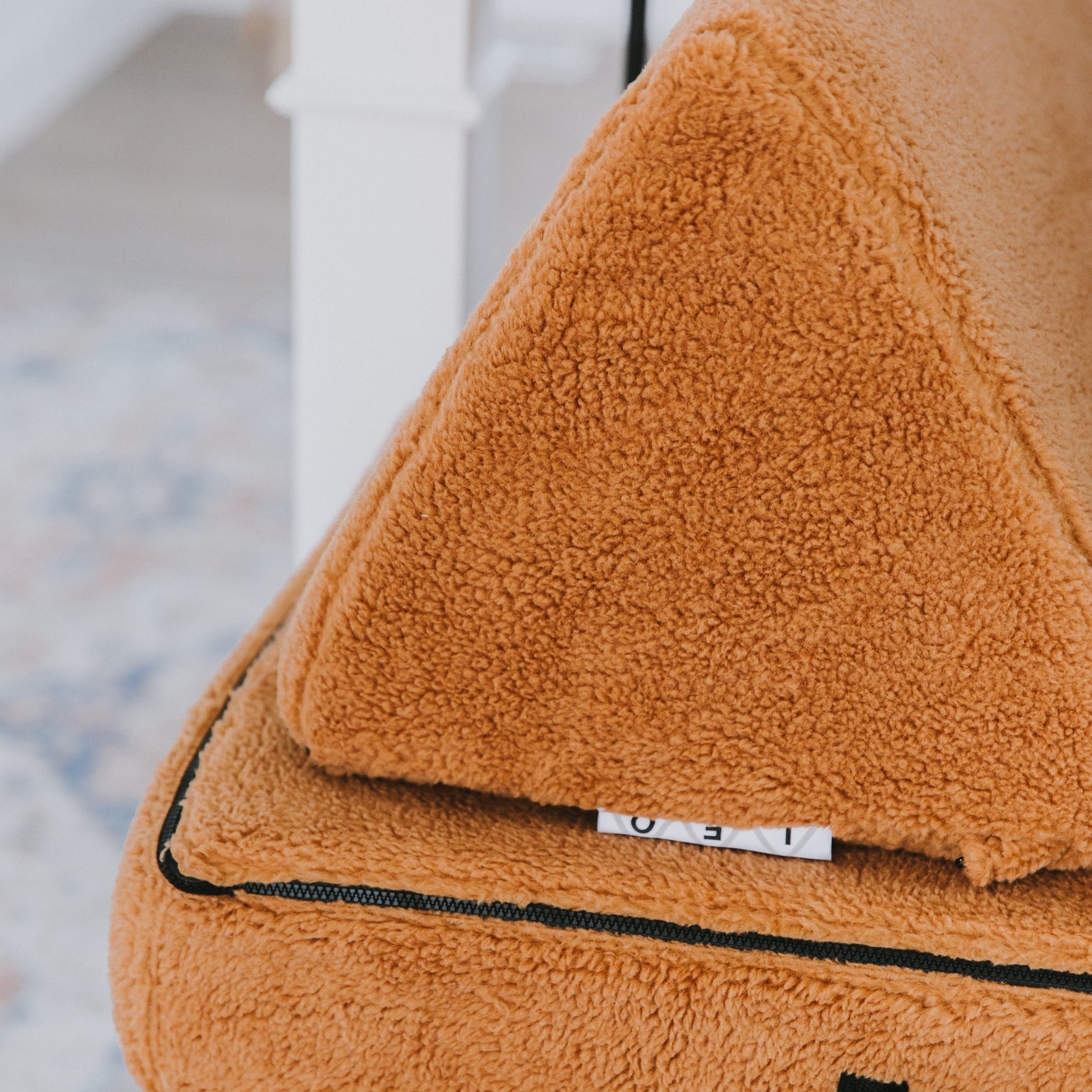 Sherpa Play Couch Highlight